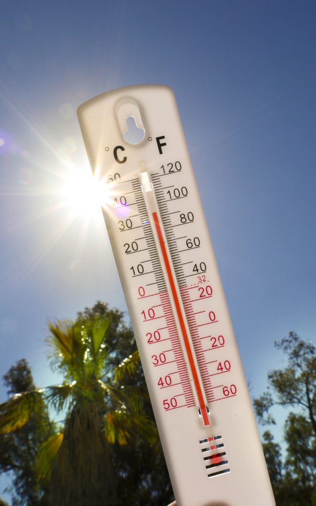 Hőmérő 35 °C-ot mutat