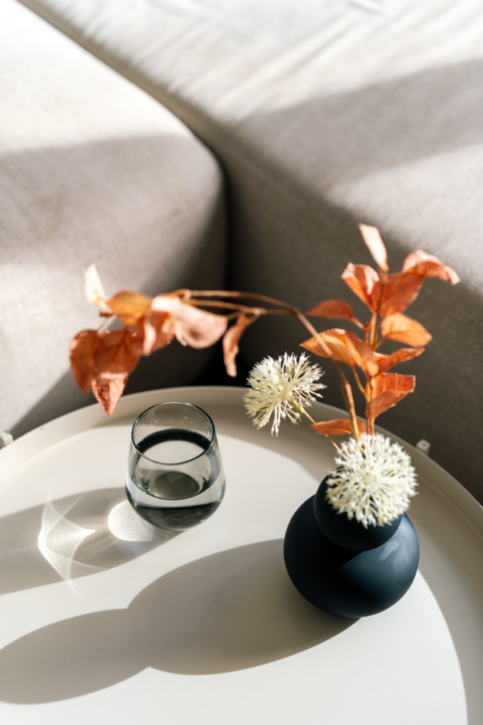 Vizespohár egy asztalon