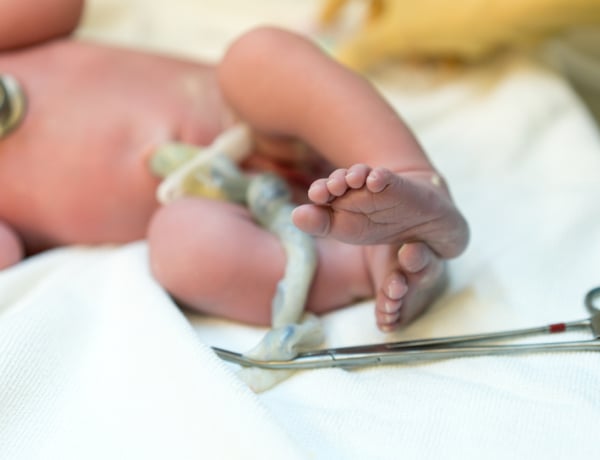 10 év egyetlen csekken: amikor a lányod születésnapján egy hivatalos levél kérdezi meg tőled, hogy mi legyen a jövővel