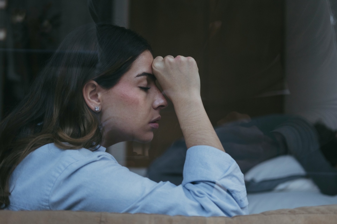 „Elutaztam volna egy hétvégére a csajokkal, de a férjem képtelen volt megugrani a feladatokat” – A feleség nem válni akar, hanem visszakapni egy kicsit az életéből
