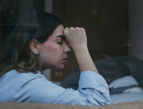 „Elutaztam volna egy hétvégére a csajokkal, de a férjem képtelen volt megugrani a feladatokat” – A feleség nem válni akar, hanem visszakapni egy kicsit az életéből