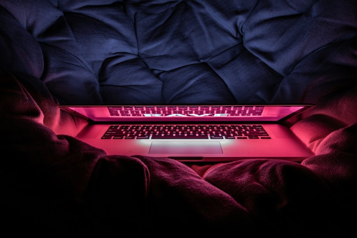 „Megláttam, milyen pornót néz, és megértettem, miért nem akar szexelni velem” – Ezért halt el a vágy ezekben a házasságokban