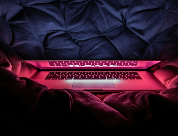 „Megláttam, milyen pornót néz, és megértettem, miért nem akar szexelni velem” – Ezért halt el a vágy ezekben a házasságokban