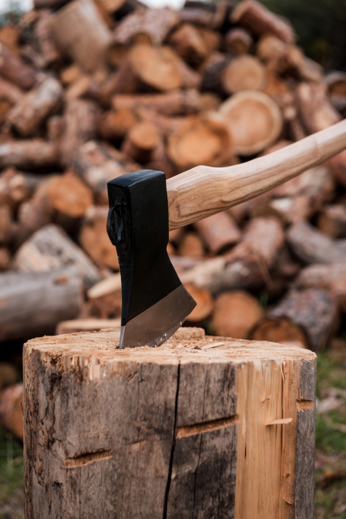 Fa aprítás baltával