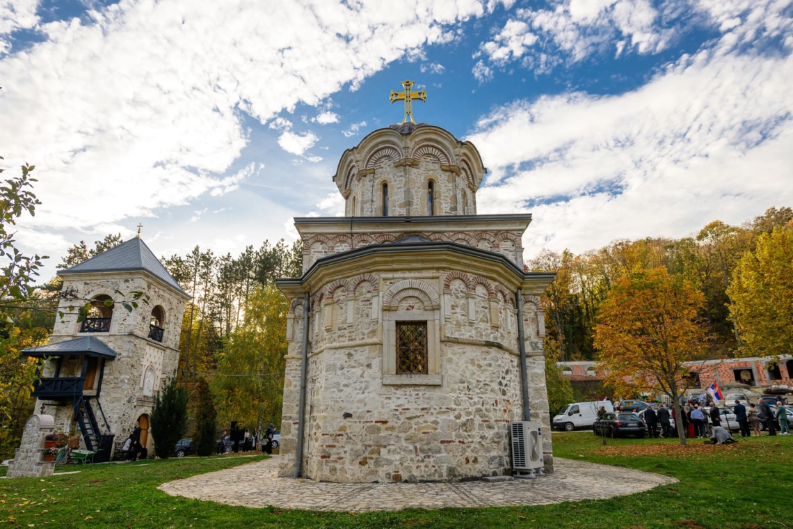 Tizenhat kolostor bújik meg Novi Sad közelében – fedezd fel ősszel a Fruška Gora-t