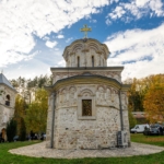 Tizenhat kolostor bújik meg Novi Sad közelében – fedezd fel ősszel a Fruška Gora-t