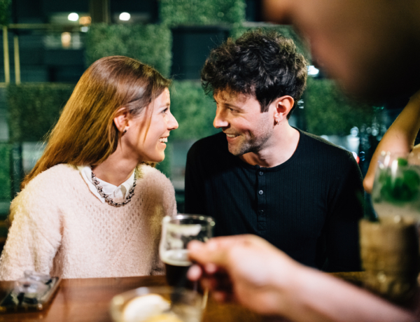 5 jel, hogy a randipartnered nincs túl az exén