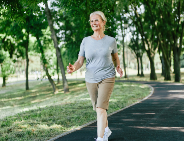 Sétával a hasi zsír ellen: a mozgásforma, ami 50 felett is segít