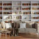 Hódít a bookshelf wealth – az ősz legmelegebb lakberendezési trendje
