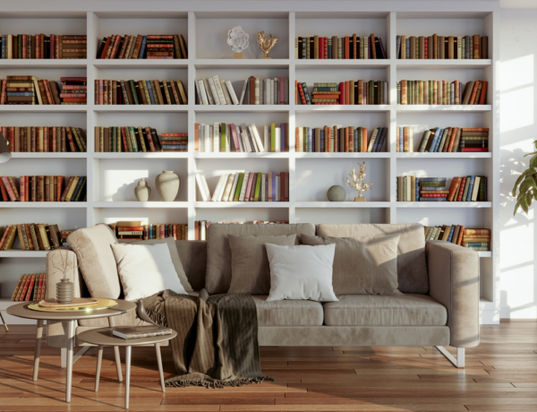 Hódít a bookshelf wealth – az ősz legmelegebb lakberendezési trendje