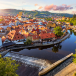 Ez a meseszép cseh város ősszel még hangulatosabb – és turista tömegek sincsenek
