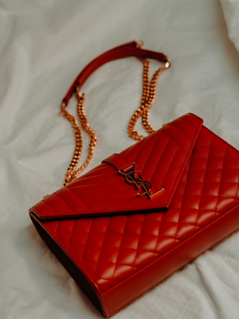 Piros Yves Saint Laurent táska