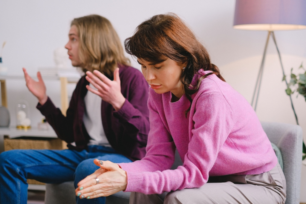 Toxikus pozitivitás a kapcsolatban: ezért káros, ha leplezned kell a negatív érzéseidet