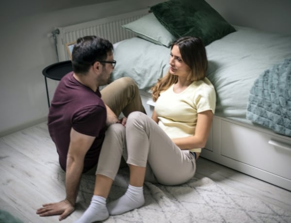 „Hagytam, hogy a csajom egyedül cipekedjen a lépcsőn” – mikor döbbentél rá, hogy már nem szereted a párod?