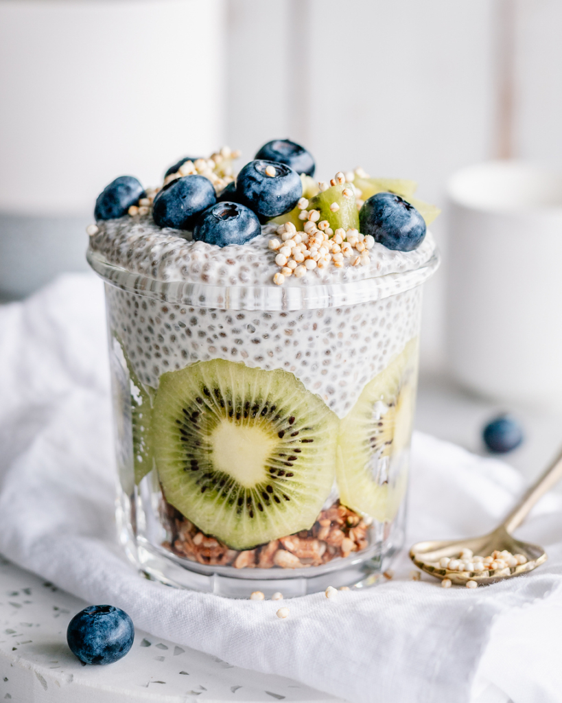 Chia magos joghurt gyümölcsökkel