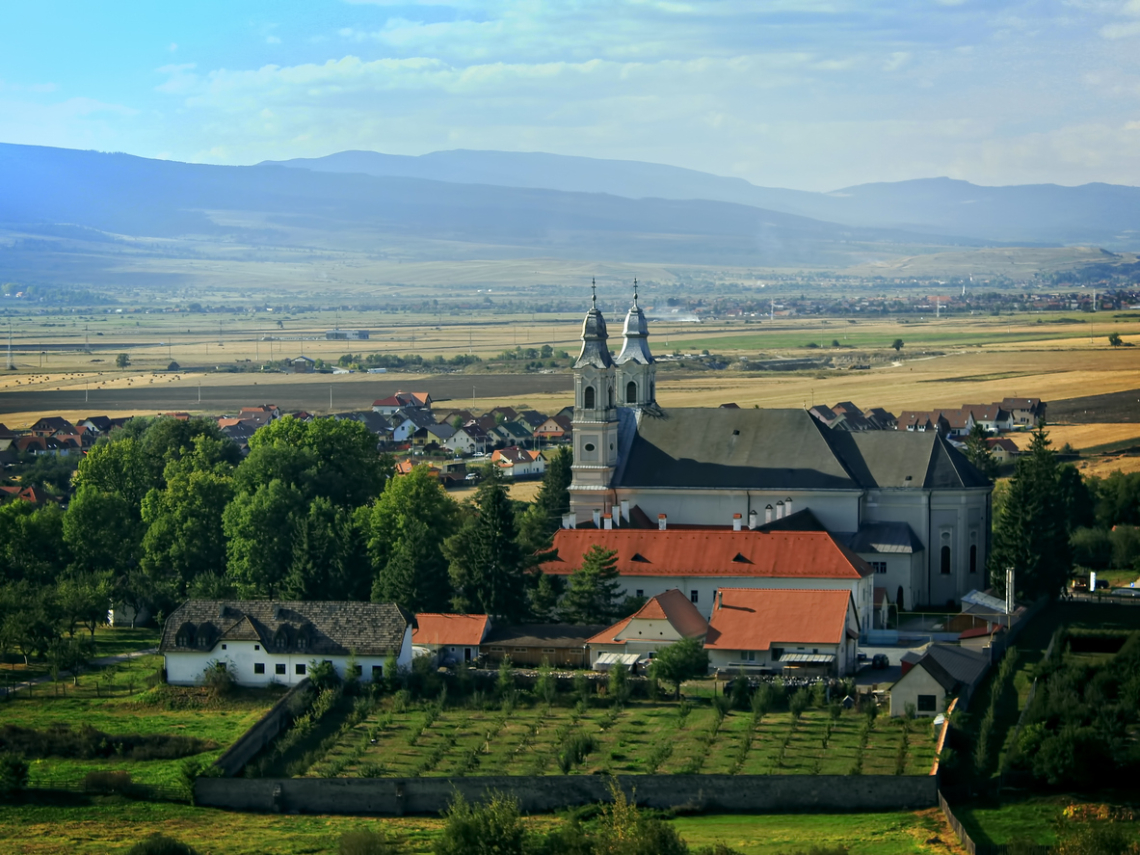 Csíksomlyó rejtett kincse: a hegytetőn álló kápolna, amelyhez évszázadok óta zarándokolnak