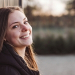 „Olyan, mintha lenne egy értelmi fogyatékos kisfiam” – Milyen élmény, amikor van egy pasid?