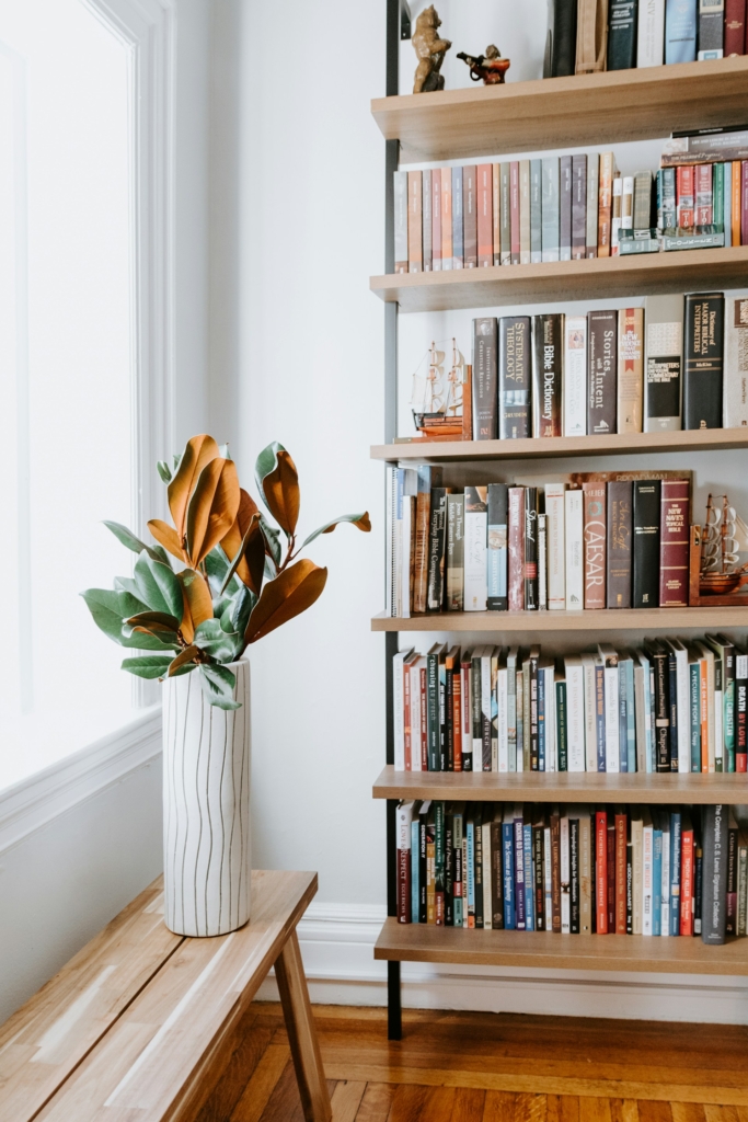Könyvespolc