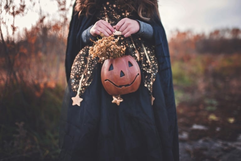 5 ősi rituálé, amit Halloween estéjén érdemes kipróbálnod, ha elengednél valamit a múltadból